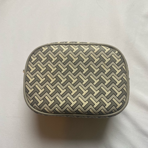 Tory Burch makeup bag - Picture 3 of 5